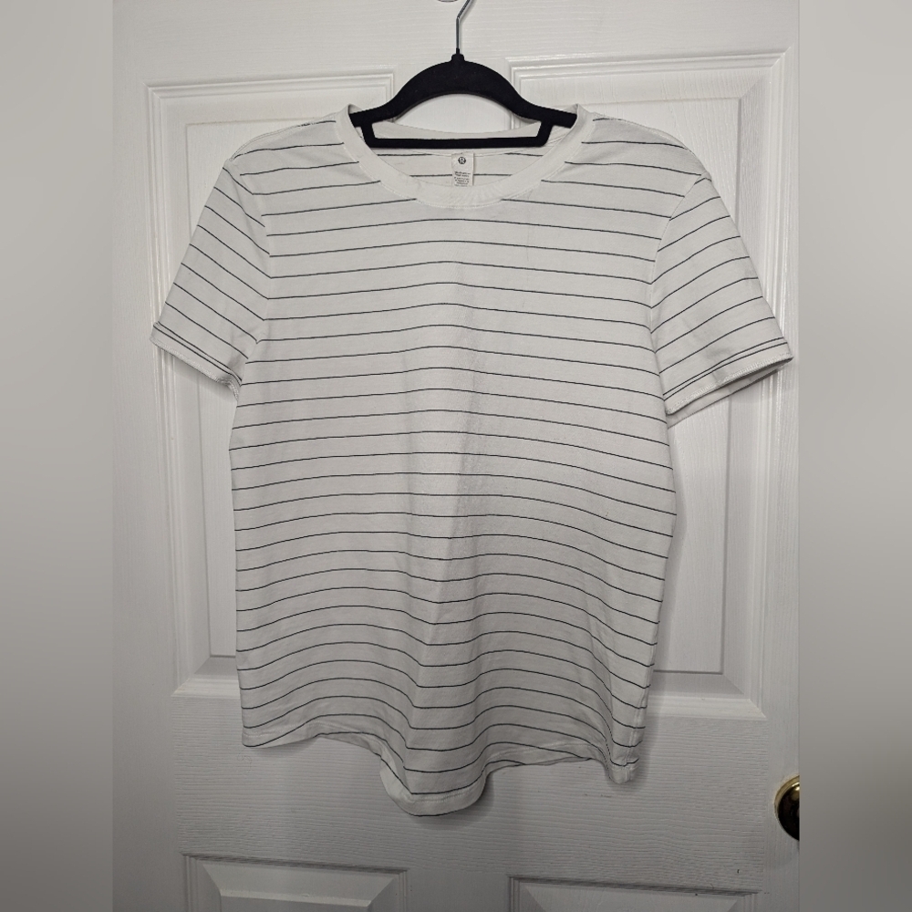 Lululemon Womens Top Love White Black Striped Short Sleeve Size 6 FLAW